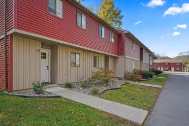 Main picture of 255 Main St