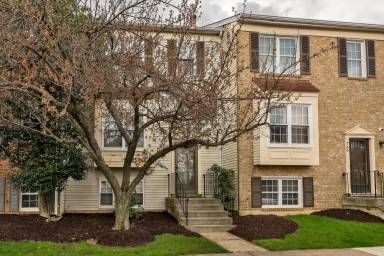 Main picture of 734 Ivy League Ln