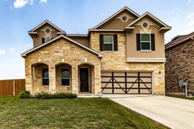 Main picture of 302 Colonial Blf