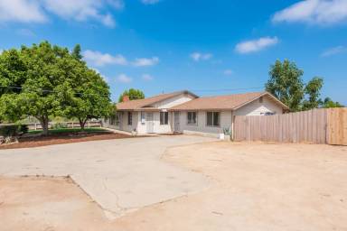 Main picture of 1456 E Fallbrook St