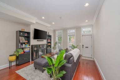Main picture of 129 W Ostend St