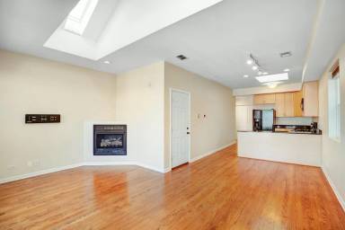 Main picture of 2351 W Harrison St