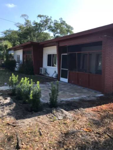 Main picture of 105 N Lincoln Ave