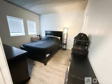 Main picture of 1323 W Morse Ave