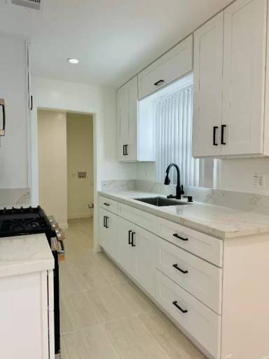 Main picture of 8861 Elm St