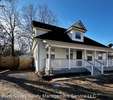 Main picture of 611 W 4th St