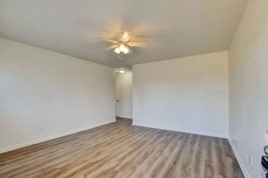 Main picture of 936 Schumann Dr