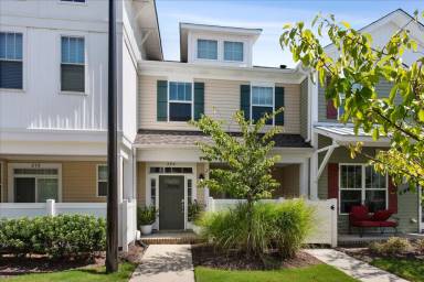 Main picture of 208 Fishers Ct