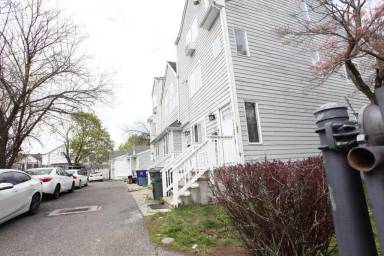 Main picture of East Ave