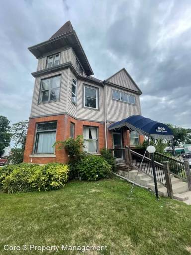 Main picture of 802 E Grove St