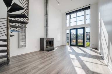 Main picture of 161 Gilbert St
