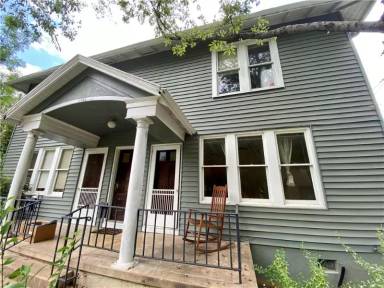 Main picture of 1103 W 22nd St