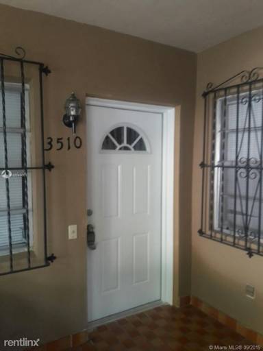 Main picture of 3510 SW 11th St