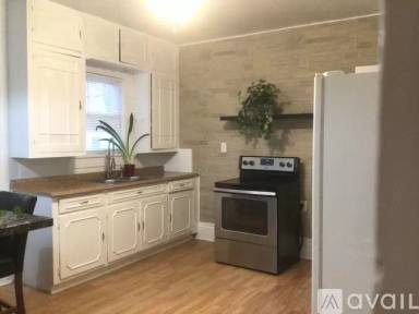 Main picture of 410 College St