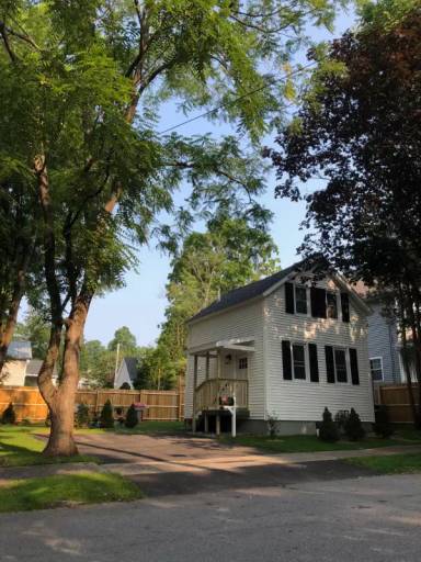 Main picture of 105 Catherine St