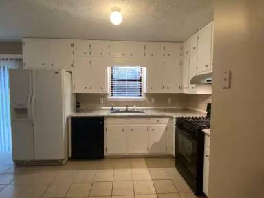 Main picture of 2995 Landmark Dr SE