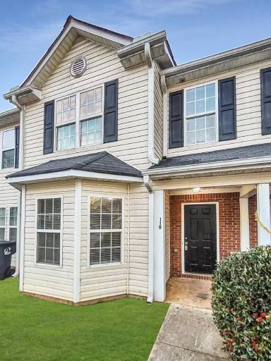 Main picture of 121 Evergreen Dr
