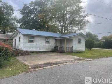 Main picture of 400 N Dillard St