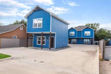 Main picture of 2108 Cavitt Avenue - B