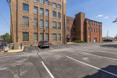 Main picture of 1720 Chouteau Ave