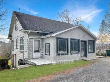 Main picture of 2435 Woodward Ave