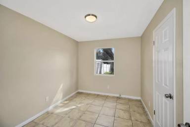 Main picture of 643 N Arnold Ave