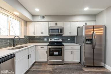 Main picture of 888 S Plum Grove Rd
