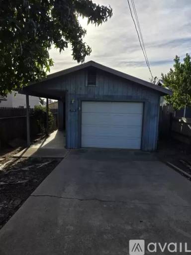 Main picture of 418 N 6th Ave