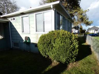 Main picture of 822 E 7th St
