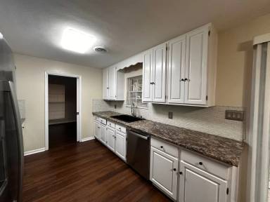 Main picture of 2101 Mulberry Blvd