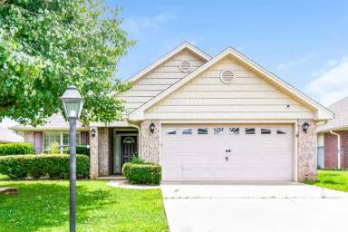 Main picture of 4056 Cambridge Dr