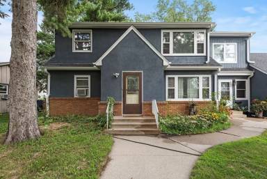 Main picture of 521 9th Ave NW