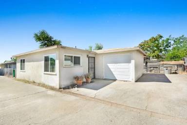 Main picture of 24323 Myers Ave