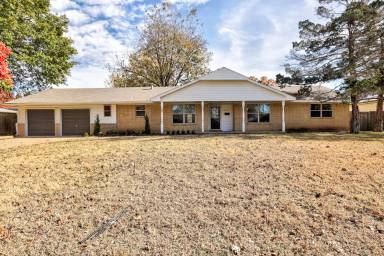 Main picture of 2709 Meadowbrook Dr