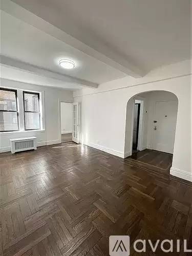 Main picture of 25 W 68th St