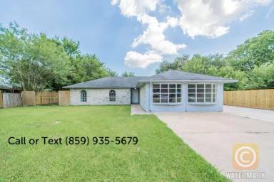 Main picture of 2410 Foxfire Cir