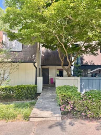 Main picture of 155 Woodstone Dr