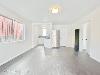 Main picture of 2605 1/2 Michigan Ave