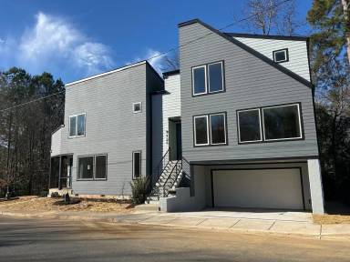 Main picture of 912 McDonald Ave