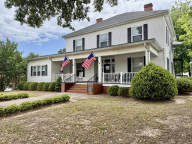 Main picture of 169 Keys Ferry St