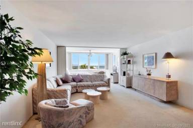 Main picture of The Carriage Club North Condo