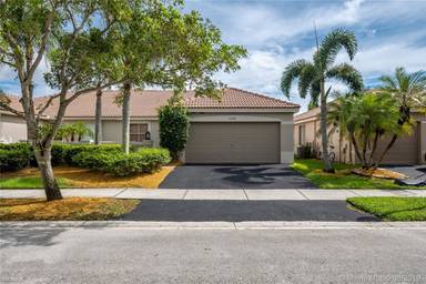 Main picture of 2098 Borealis Way