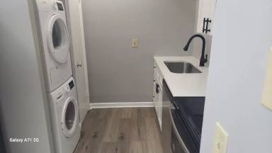 Main picture of 2359 Menard St