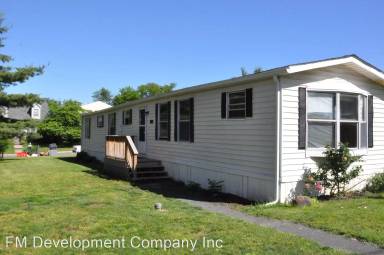 Main picture of 886 Willow St