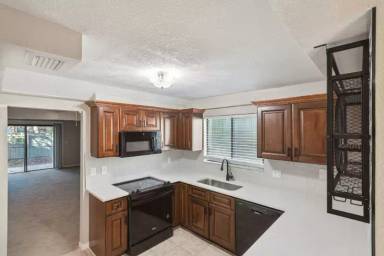 Main picture of 150 Pine Cone Trl