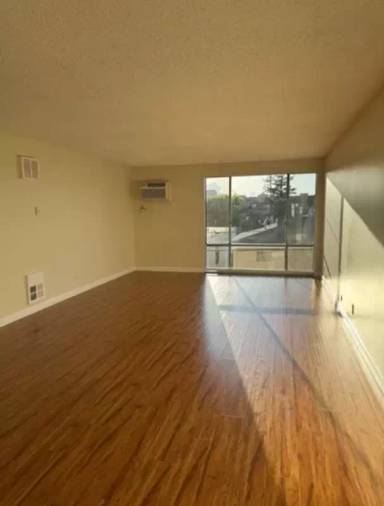 Main picture of 215 N Belmont St