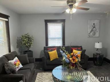 Main picture of 520 McEwen St