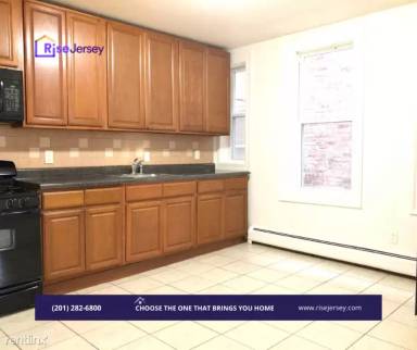Main picture of 23 E 17th St