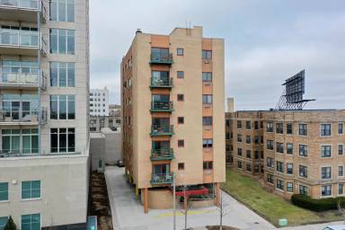 Main picture of 1321 N Franklin Pl