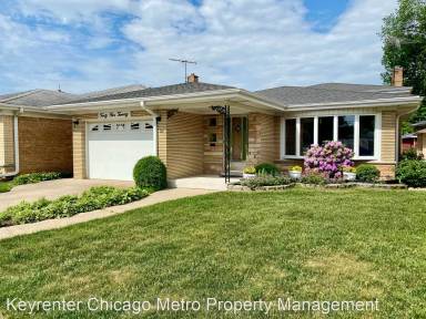 Main picture of 4520 N Thatcher Ave